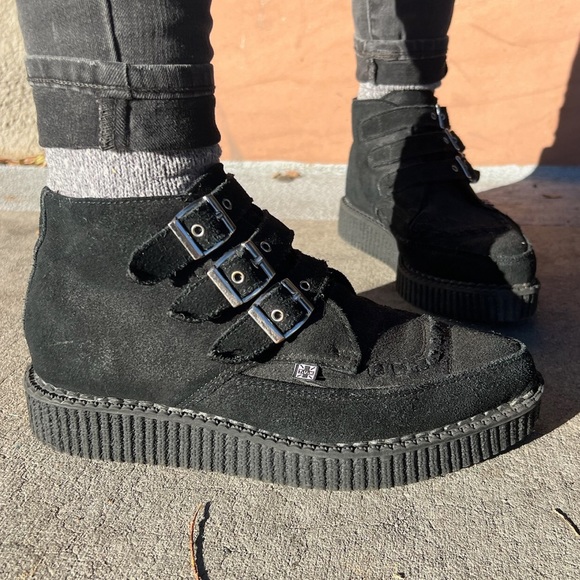 T.U.K. 3-Buckle Black Suede Leather Pointed Toe Creeper Boot Size 7 - Picture 2 of 8